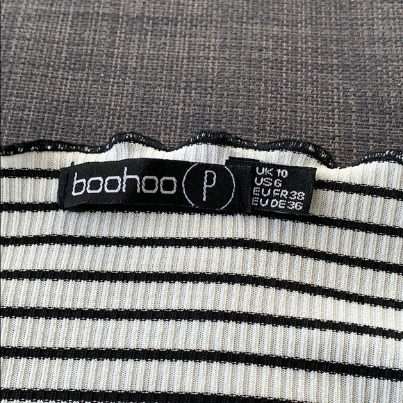 Cropped Boohoo Black & White Stripe - Picture 2 of 2